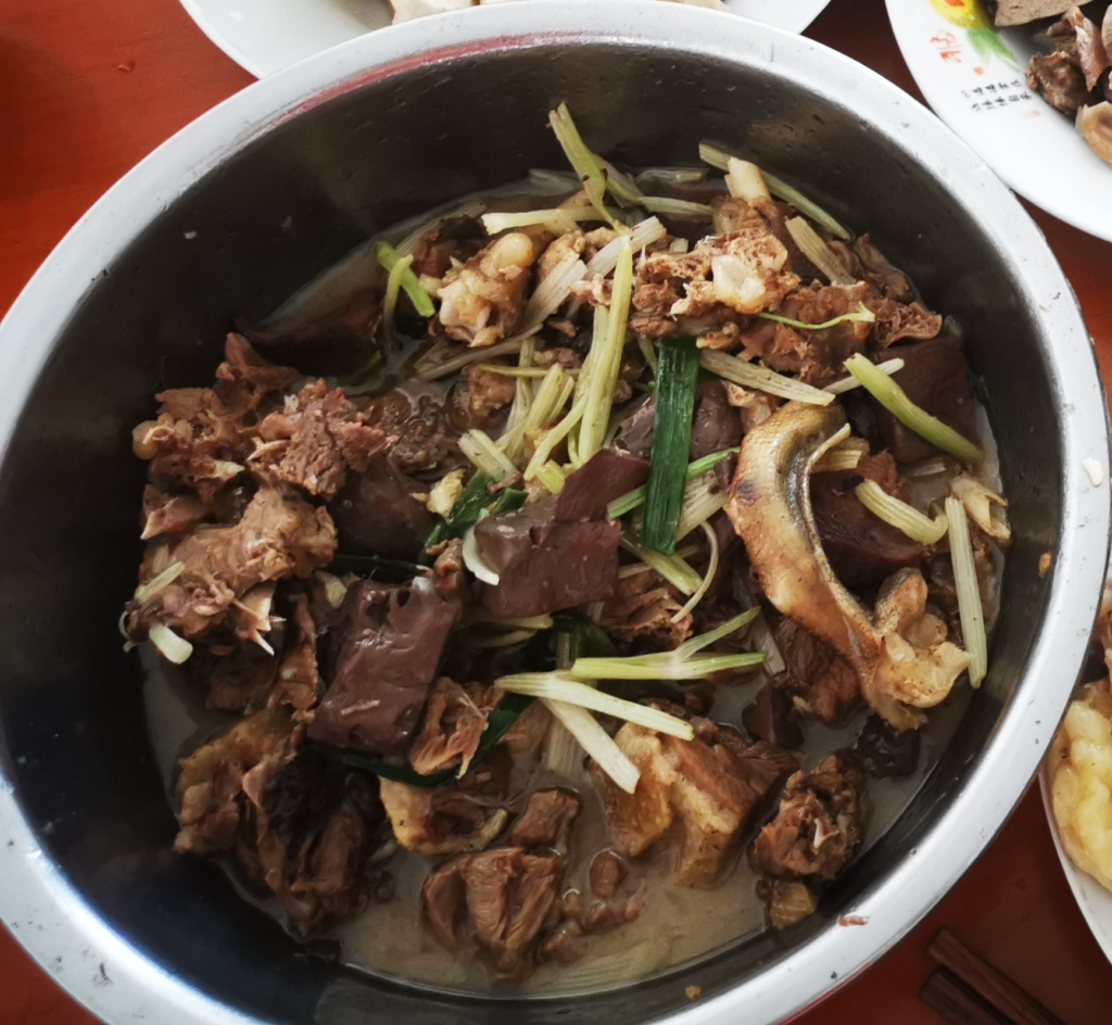 Stir fried goose with garlic leaves and celery