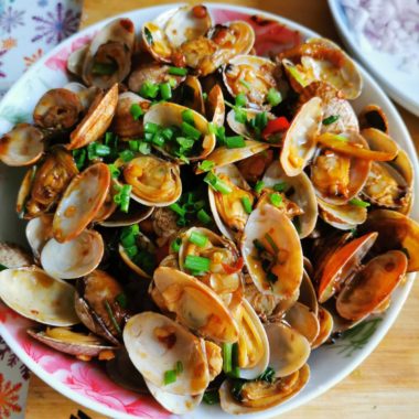 Homemade Chinese Clams with Black Bean Sauce by Chen Jing