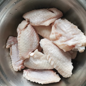 marinate the chicken wings for coca cola chicken wings