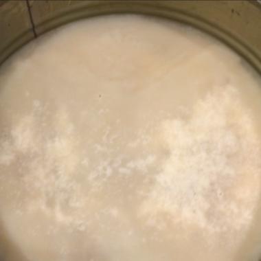 融化的猪油，作为猪油保存用于烹饪：如何用猪油锅滴油制作猪油