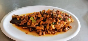 Dry-braised crucian carp, by Chen Jing