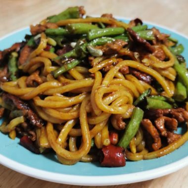 braised noodles with beans and pork