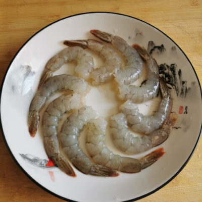 10 large shrimp, peeled and deveined with talls intact