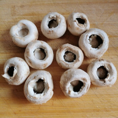 Remove the stems and wash the mushrooms