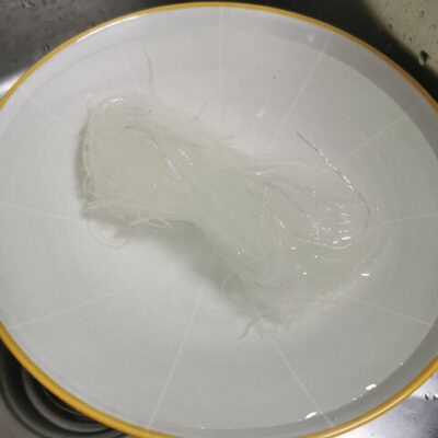 Soak the mung bean vermicelli