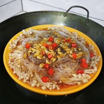 Garlic and Enoki Mushrooms with Vermicelli