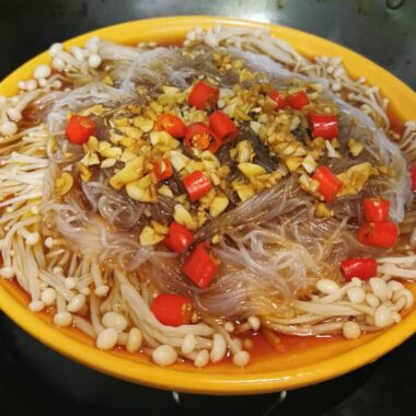 Garlic and Enoki Mushrooms with Vermicelli by Chen Jing