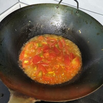 Simmer the tomatoes