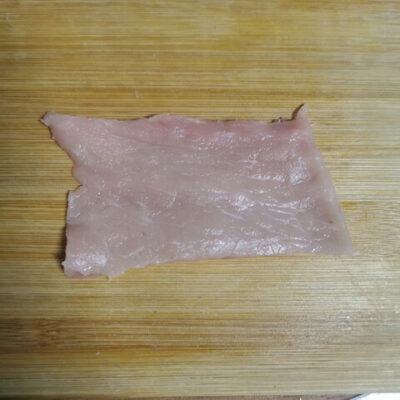 Slice the pork into 3-5 mm thick slices, along the grain