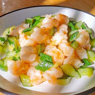Fried Jiwei Prawns with Cucumber