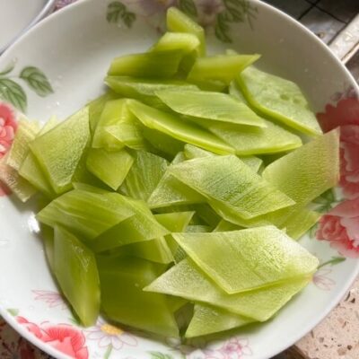 sliced celtuce