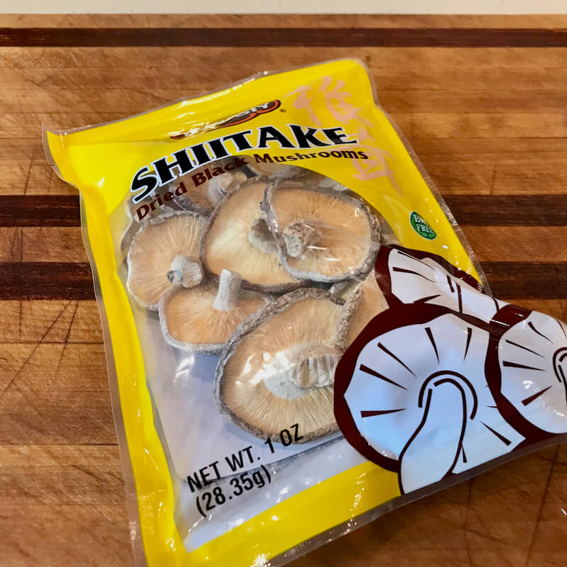 Dried black mushrooms (shiitake)