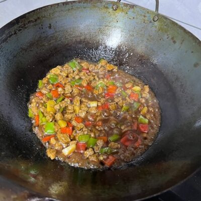 Stir the beef and peppers in the broth until the starch on the beef thickens the broth.