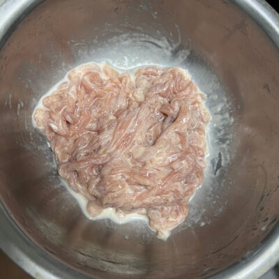To velvet the shredded pork, add salt, stir until sticky, then add water and stir till absorbed, then add 20 ml of thick cornstarch slurry (1:1 cornstarch and water).