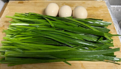 ingredients for scrambled eggs and garlic chives
