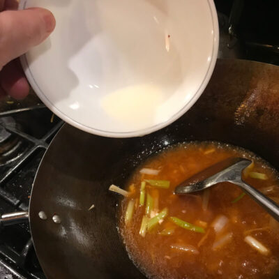 Bring broth to a boil. Add thick starch a drop or two at a time, while stirring briskly.