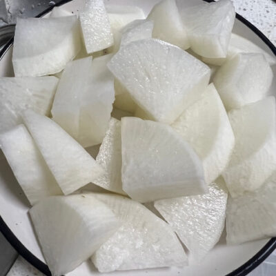 Cut the white radish into bite sized chunks