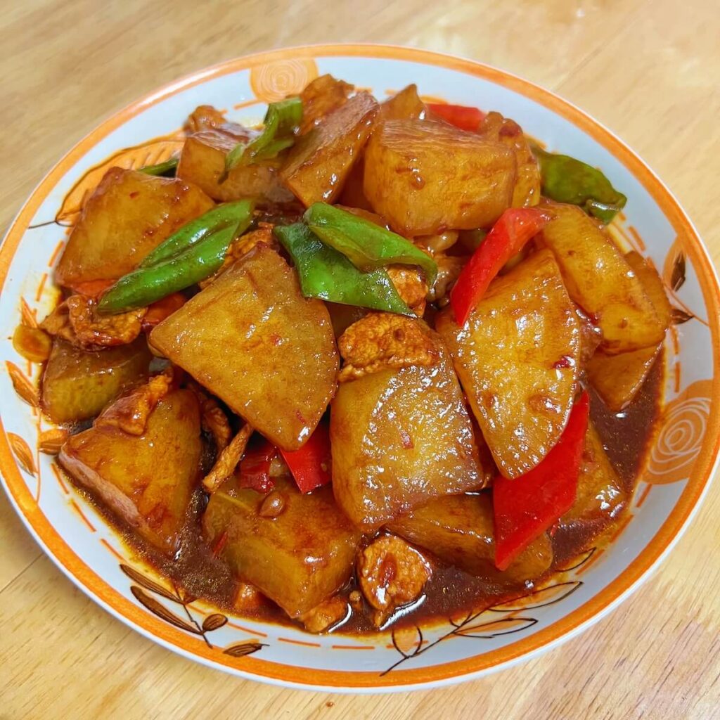 红烧萝卜配猪肉