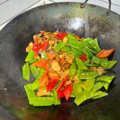 Add the snow peas and stir-fry for 10 seconds to combine.