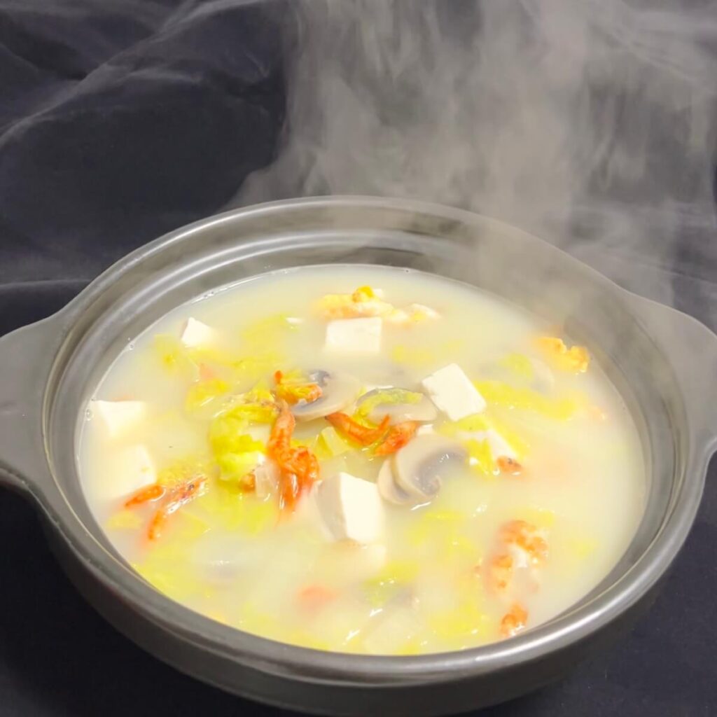 家庭式蔬菜鸡蛋豆腐汤