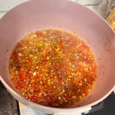 Season with sesame sauce, oyster sauce, and salt.