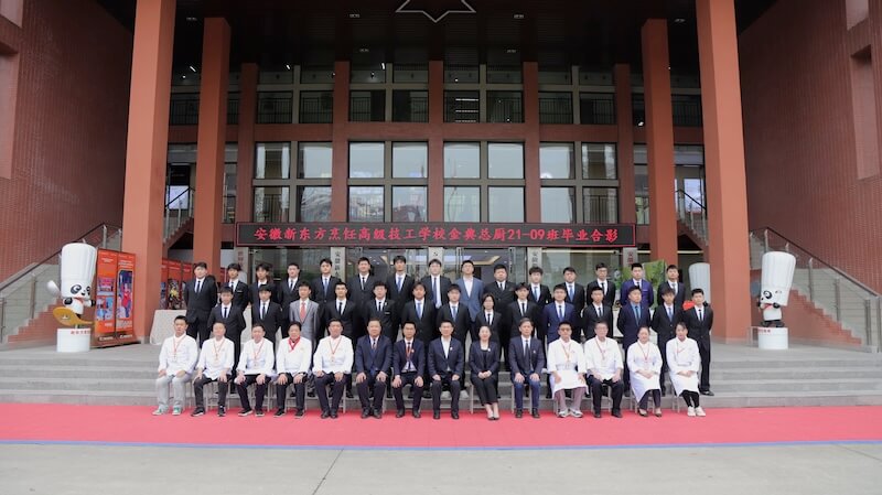 静的毕业班，新东方烹饪学校