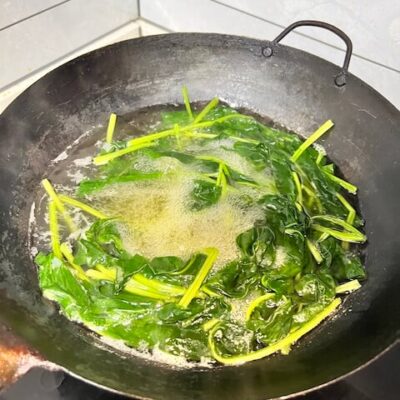 Blanch the spinach