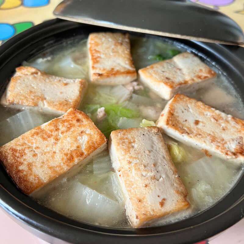 中式白菜猪肉汤配炸豆腐