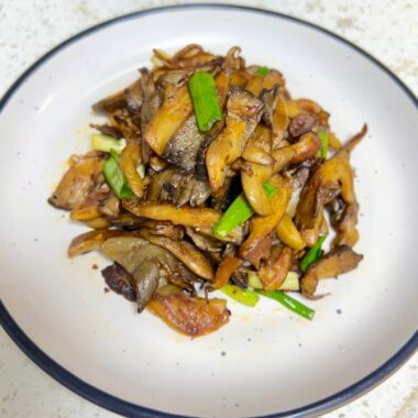 Oyster Mushrooms Stir-Fried in Cumin-Chili Sauce