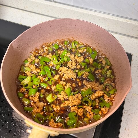 Thicken the broth to make a gravy